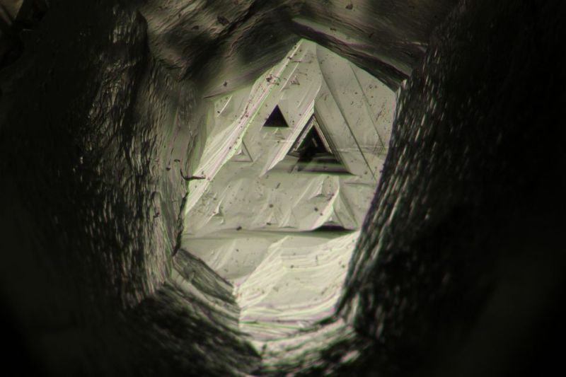 Trigons on a diamond crystal